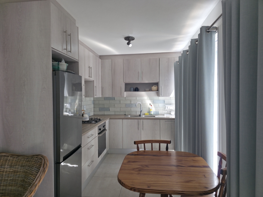 6 Bedroom Property for Sale in Wavecrest Eastern Cape